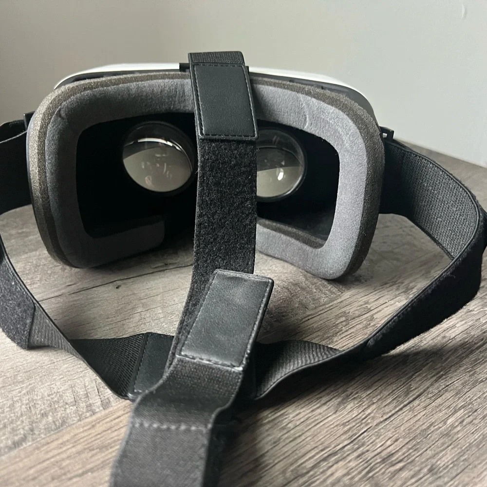 Zeiss VR One Plus virtual reality goggles